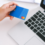 Cartão de débito internacional: as 5 melhores opções de 2024