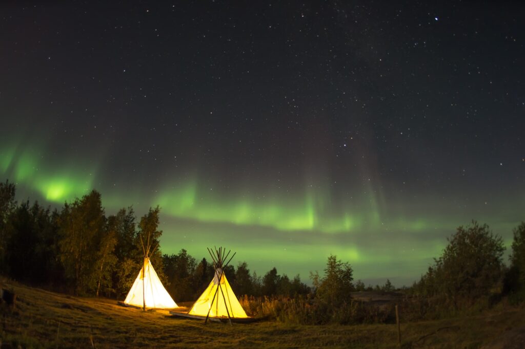 Em Yellowknife os visitantes podem apreciar a beleza da aurora boreal
