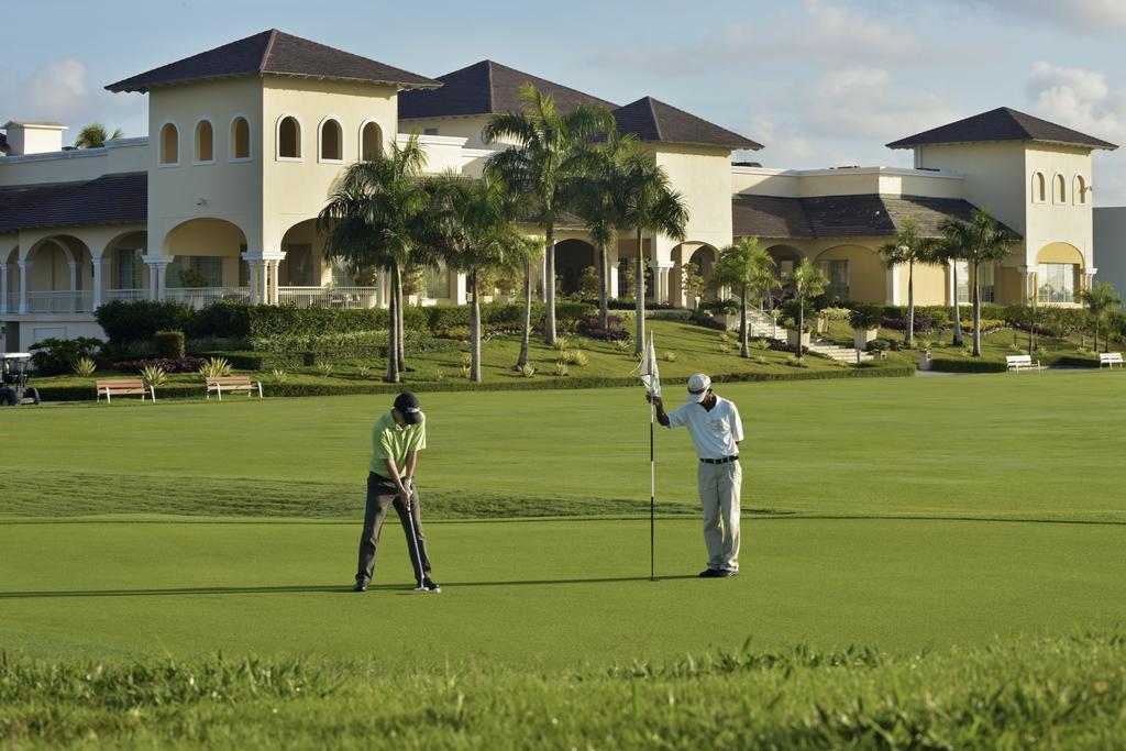 Golf é uma das atividades oferecidas nos resorts