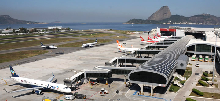O Aeroporto Santos Dumont fica no centro da cidade