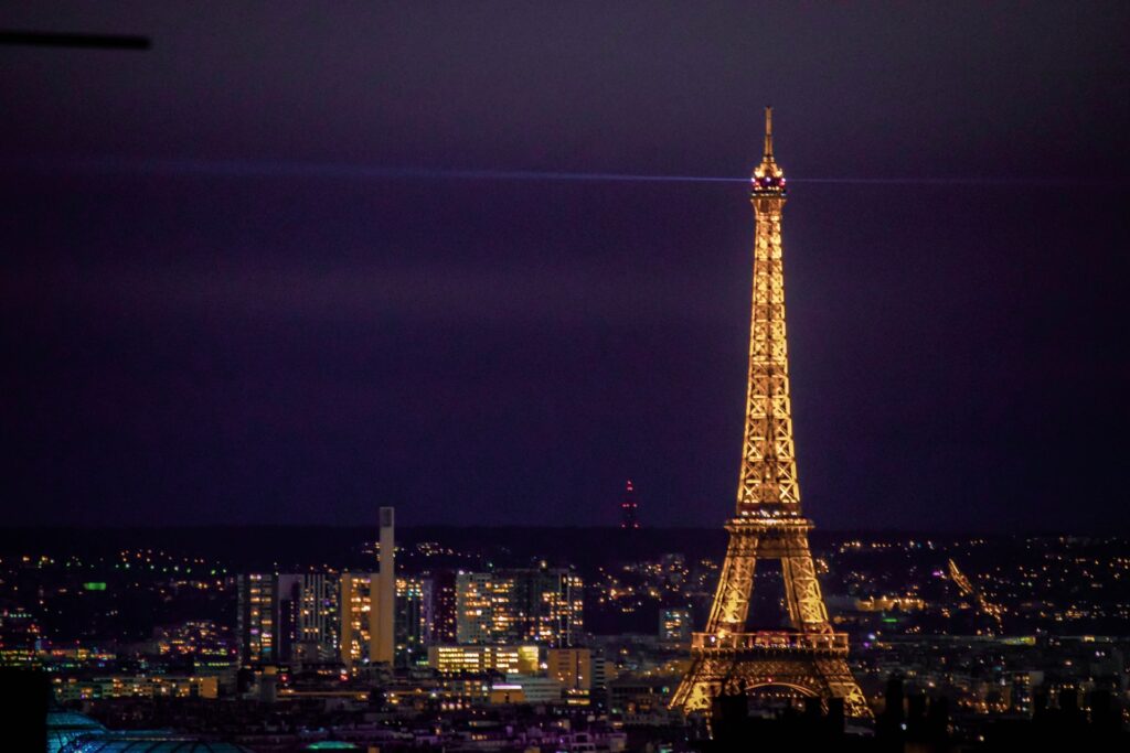 As luzes da Torre Eiffel são uma instalação artística