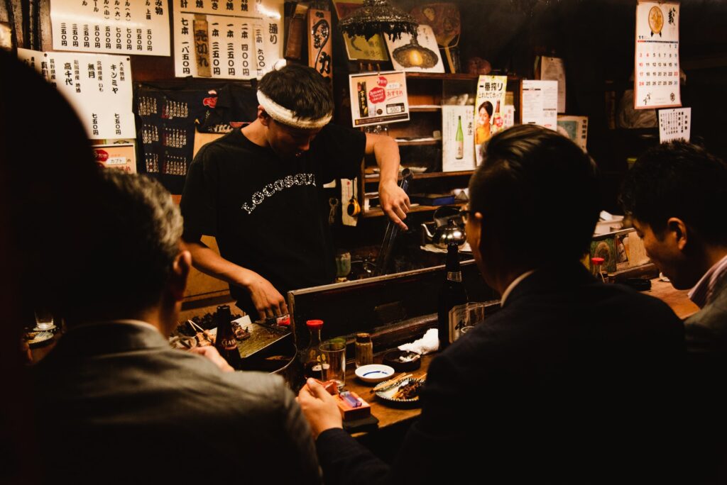 O bairro de Ginza é ideal para conhecer um tradicional bar japonês