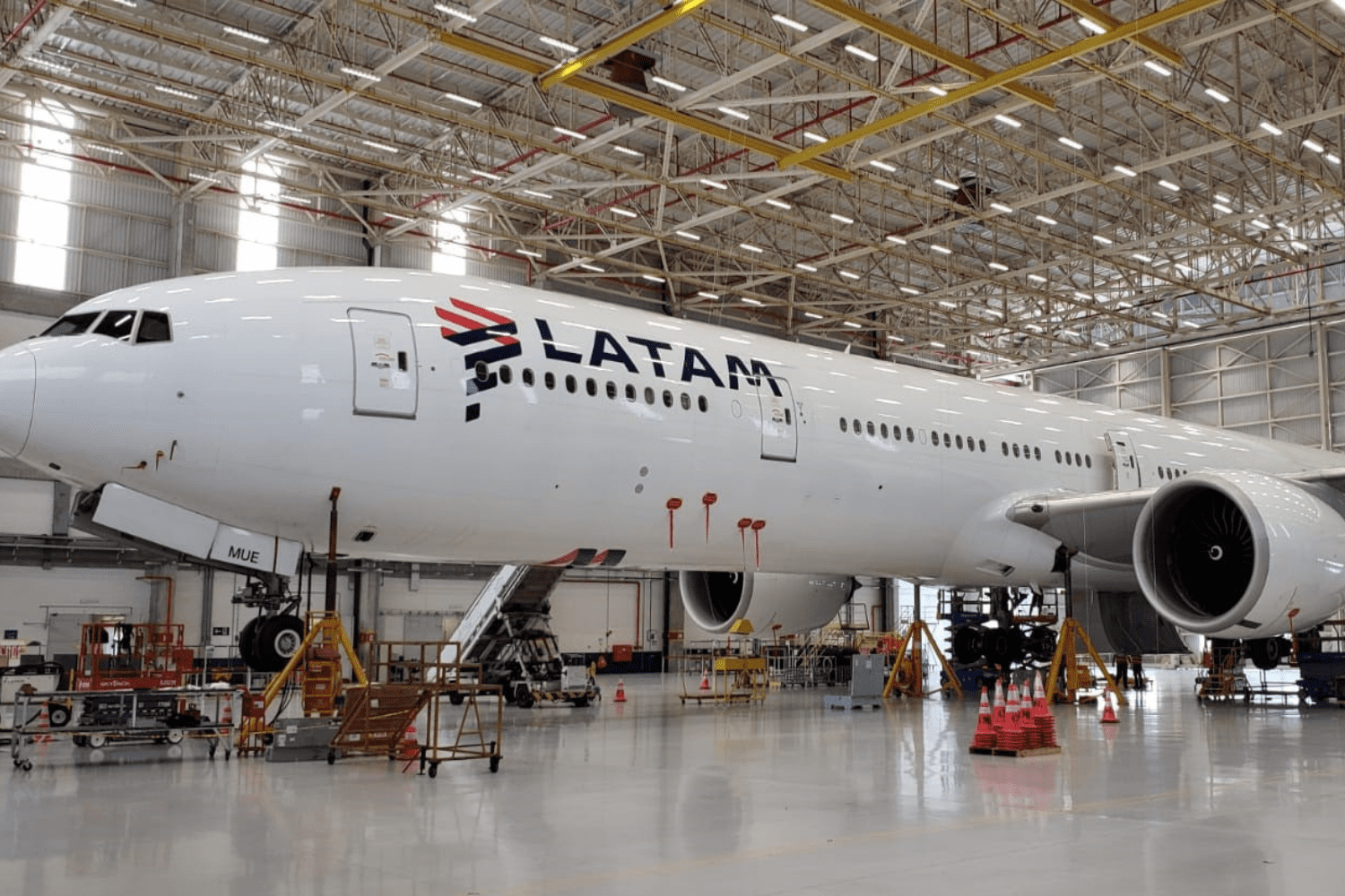 LATAM anuncia suspensão de voos