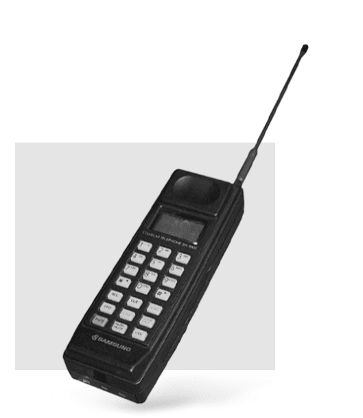 Primeiro aparelho de telefone  móvel da marca. Quem não se lembra do famoso "tijolão"?