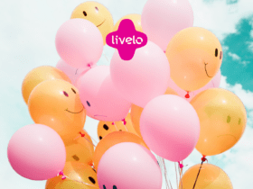 balões rosas e laranjas com logo Livelo