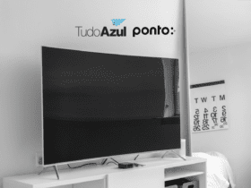 Smart TV com logo TudoAzul Ponto