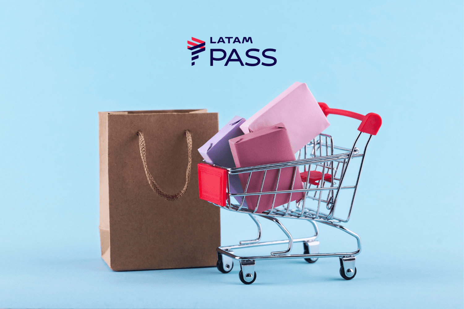 carrinho de compras com sacolas e logo Latam Pass