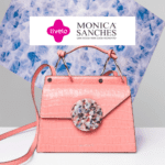bolsa rosa com logo livelo e monica sanches