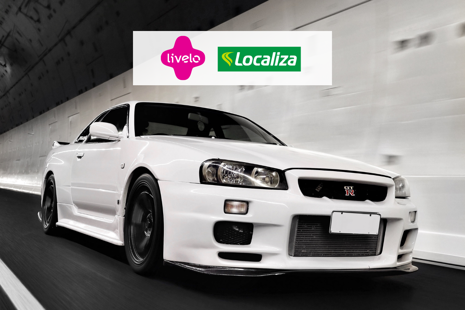 carro brando com logo Livelo Localiza
