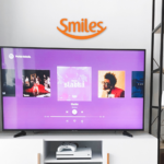 Smart TV com logo Smiles