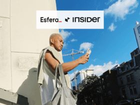Homem negro com roupas em tom cinza e logo Esfera e Insider