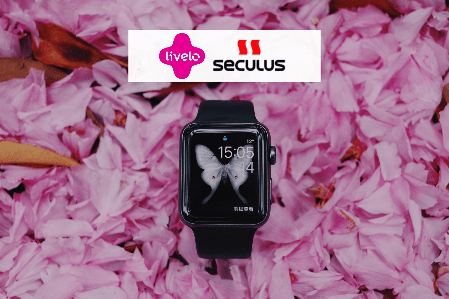 smartwatch com flores rosas no fundo e logo Livelo e Seculus