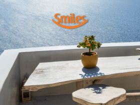 varanda com vista para o mar com logo Smiles