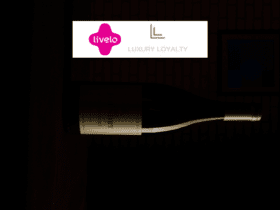 Vinho com logo livelo luxury loyalty
