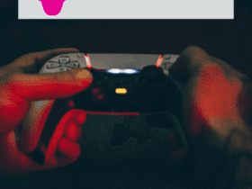 Pessoa com controle de vídeo game e logo Livelo com Casas Bahia