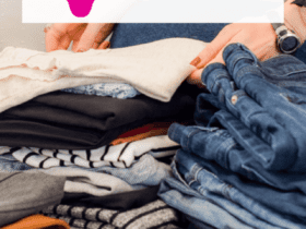 Pessoa dobrando roupas com logo Livelo e Rosa Chá