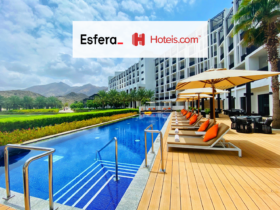 piscina de um hotel com logo Esfera e Hoteis.com 5 pontos Esfera