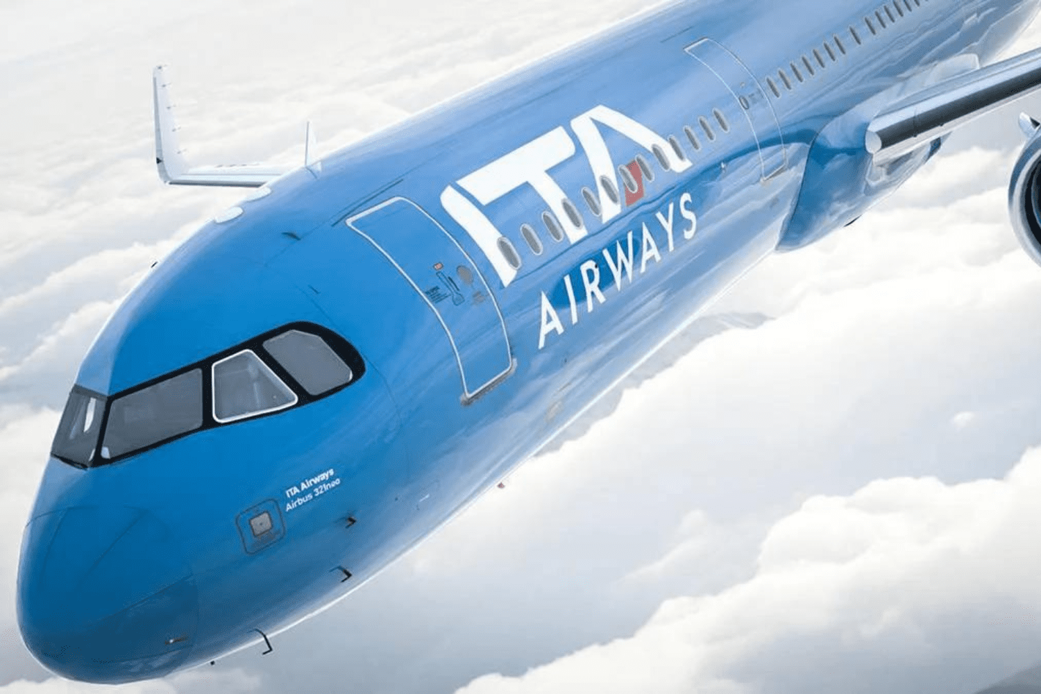 avião da ITA Airways decolando