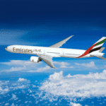 avião da Emirates voando
