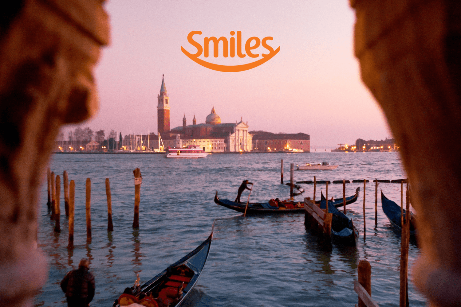 imagem de barcos sobre a água com logo SMiles até 70% de bônus Smiles