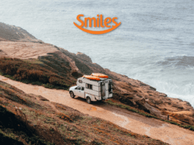 motor home andando em uma pista como logo Smiles Até 160% de bônus Smiles