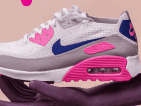 mão roxa segurando um tênis com fundo rosa e logo livelo e Netshoes