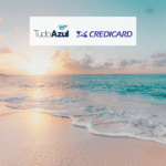 vista de uma praia com logo TudoAzul e Credicar até 80% de bônus TudoAzul