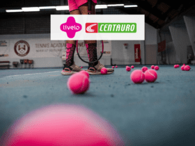 bolas de tênis rosas pelo chão com logo Livelo e Centauro Até 8 pontos Livelo