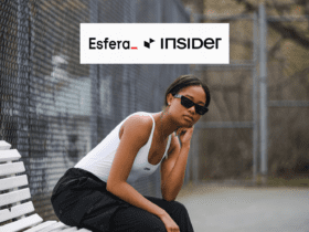 mulher preta com roupa branca e calça preta, com logo Esfera e Insider 10 pontos Esfera