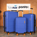 malas de viagem azul com logo TudoAzul e Ponto 8 pontos TudoAzul