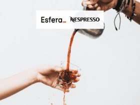 Pessoa colocando café em uma xícara com logo Esfera e Nespresso 8 pontos Esfera