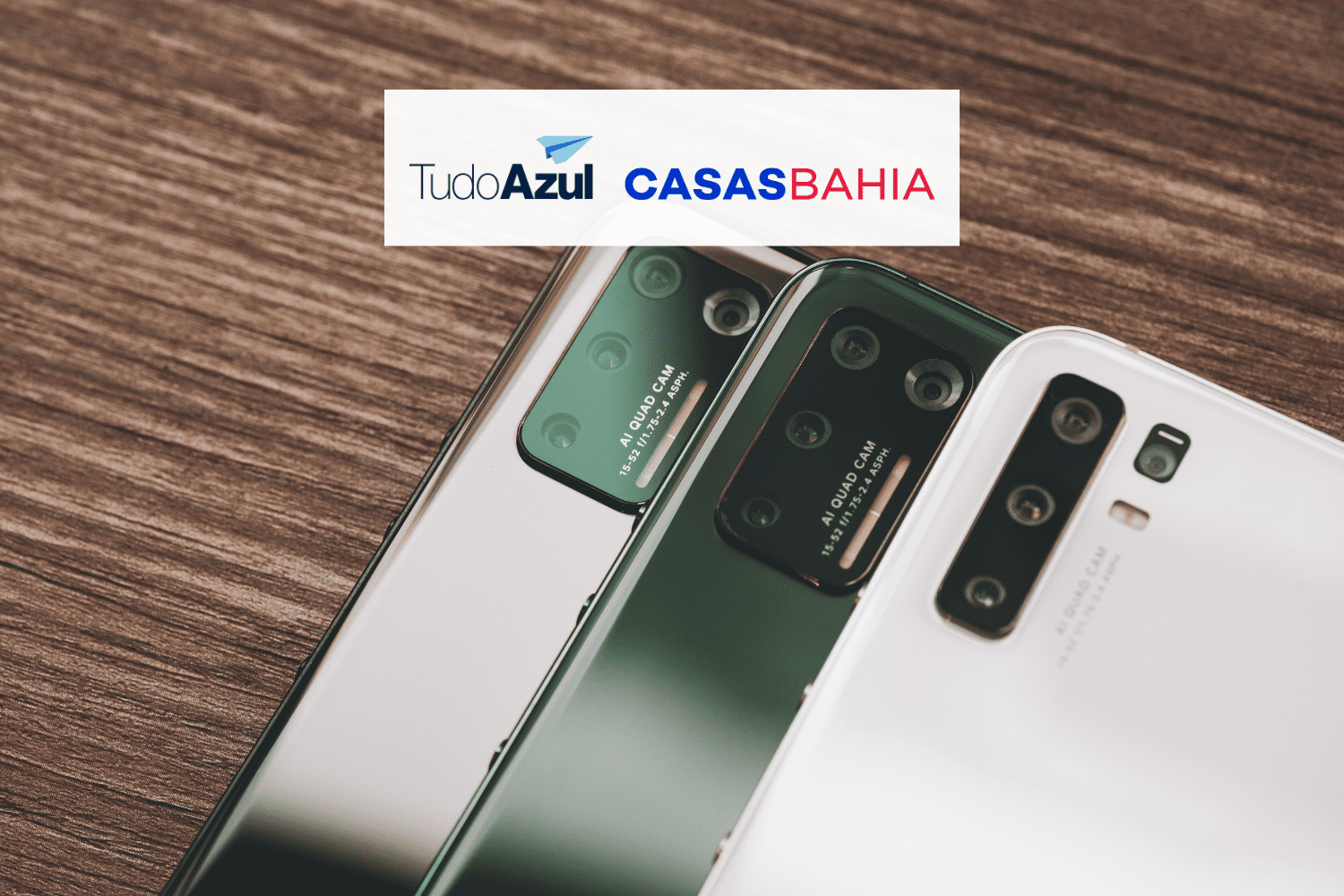 Smartphones com logo TudoAzul e Casas Bahia 6 pontos TudoAzul
