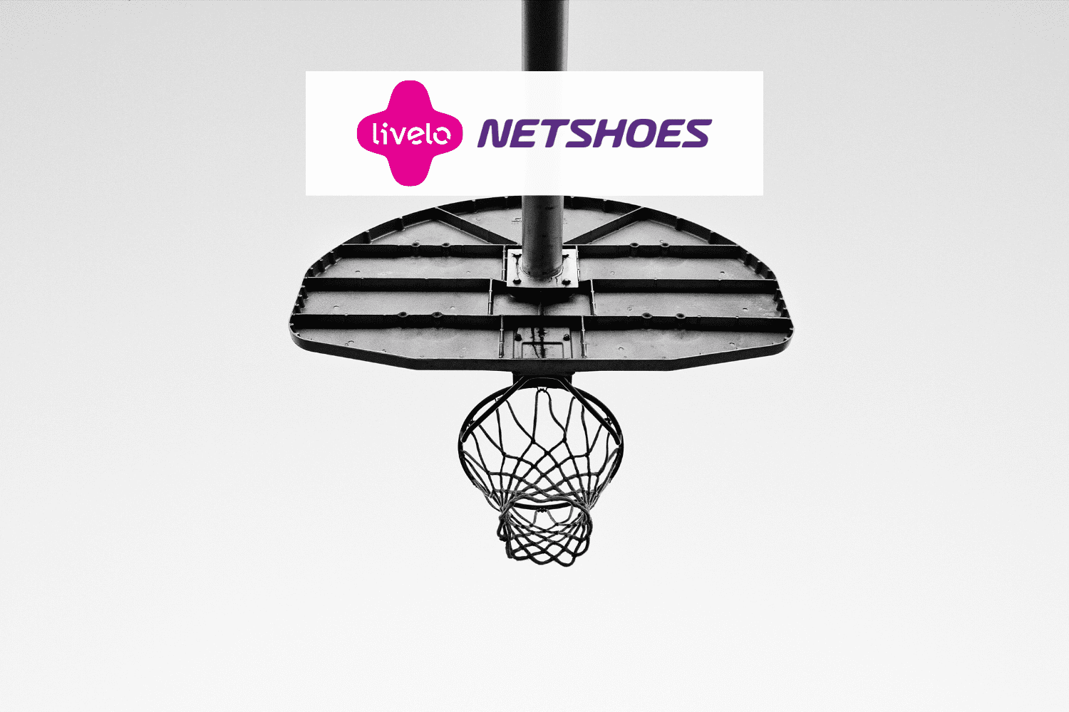 cesta de basquete com logo Livelo e Netshoes 8 pontos Livelo