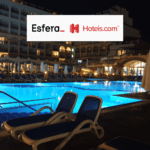 piscina de hotel com logo Esfera com Hoteis.com Até 5 pontos Esfera