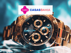 relógio dourado com logo Livelo e Casas Bahia