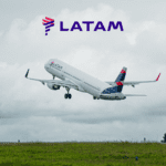 avião da Latam decolando - Passagens aéreas, 200 -