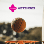 bola de basquete na cesta, com logo Livelo e Netshoes 8 pontos Livelo
