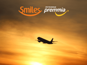 avião no ar com logo Smiles e Premmia