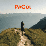 pessoa andando em uma trilha na montanha com logo PaGol milhas PaGol