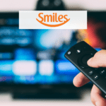 Controle ligando a Televisão com logo Smiles Pontos Smiles