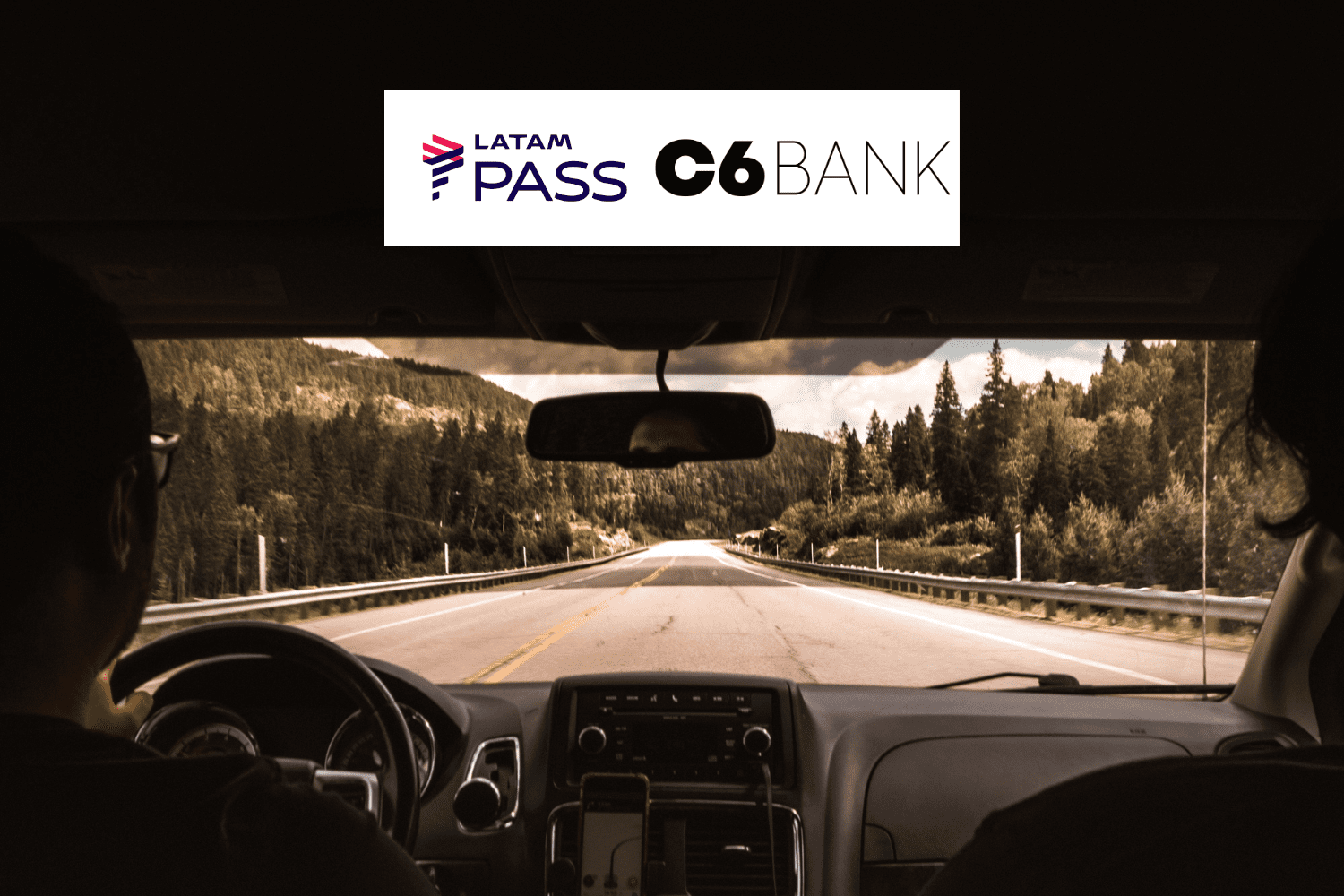 viagem de carro com logo Latam Pass e C6 Bank bônus Latam Pass