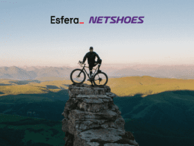 homem com uma bicicleta no topo de uma pedra e logo Esfera e Netshoes 11 pontos Esfera