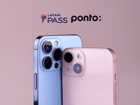 Iphones na cor azul e rosa com logo Latam Pass e Ponto 10 pontos Latam Pass
