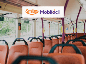 corredor do ônibus com logo Smiles e Mobifácil