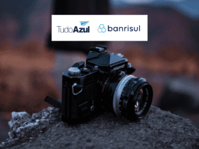 câmera fotográfica com logo TudoAzul e Banrisul bônus TudoAzul