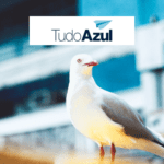 pombo branco olhando para o lado com logo TudoAzul bônus TudoAzul
