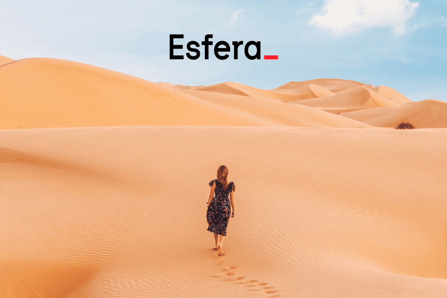 mulher andando no deserto com logo Esfera Pontos Esfera