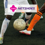 bola de futebol com logo Livelo e Netshoes 8 pontos Livelo