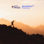 pessoa descendo uma montanha com logo Latam Pass e BB Empresas Bônus Latam Pass