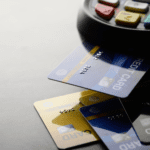 cartões de crédito espalhados perto de uma maquina de cartão como saber se tenho milhas no cartão